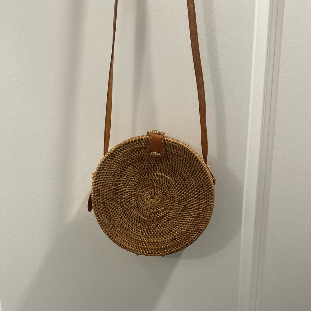COPY - Round woven Basket purse by Winding Road